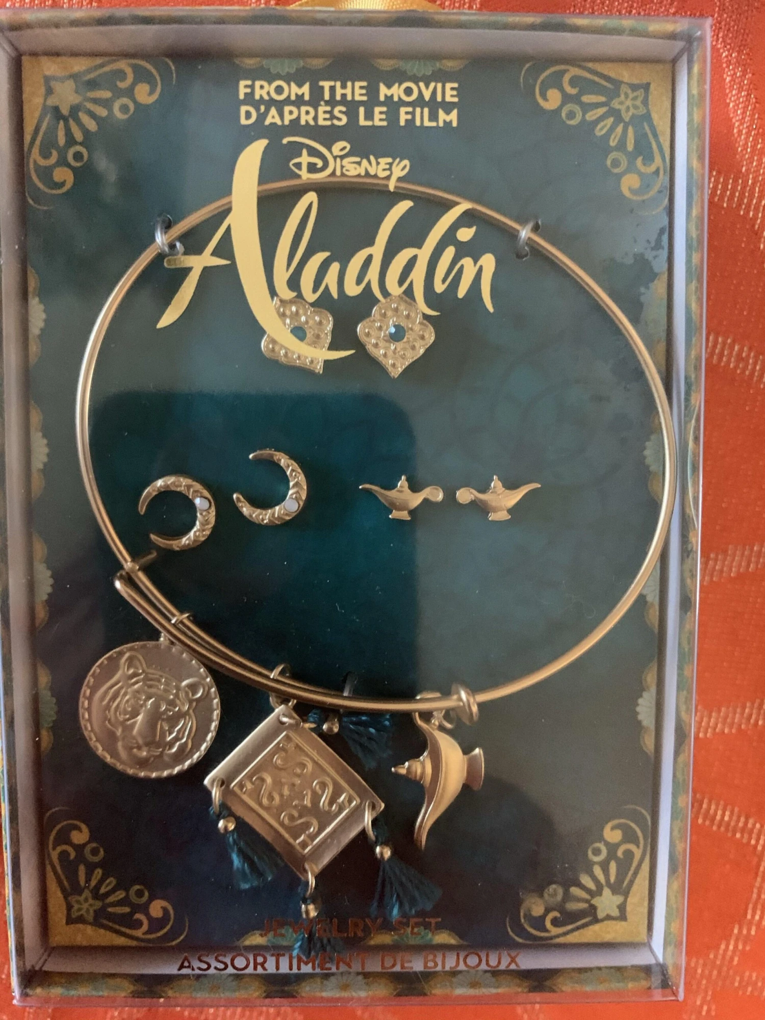 Disney Aladdin Live Action Jewelry Earring And Charm Bracelet Set 1 Disney Aladdin Live Action Jewelry Earring And Charm Bracelet Set